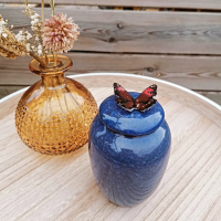 Keramieken urn donkerblauw met vlinder